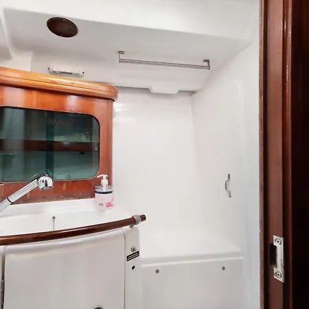 Pato Lucas Sail Boat Botel *