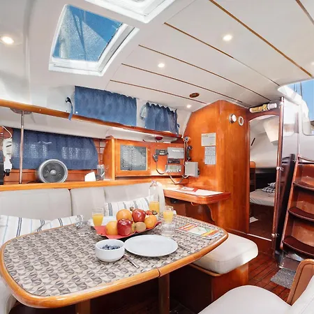 Pato Lucas Sail Boat *