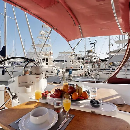 Pato Lucas Sail Boat Botel *