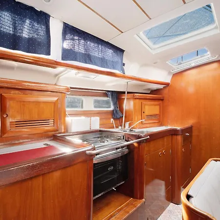 Pato Lucas Sail Boat Botel