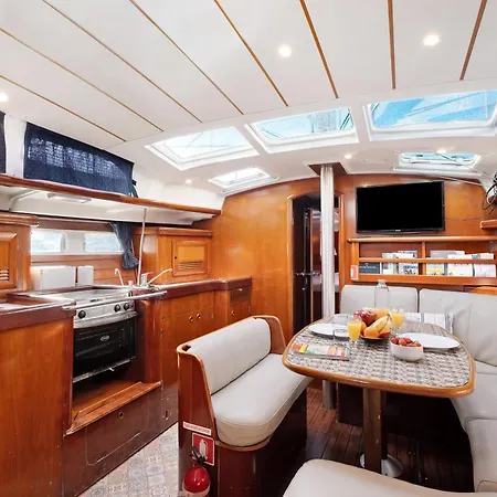 Pato Lucas Sail Boat *