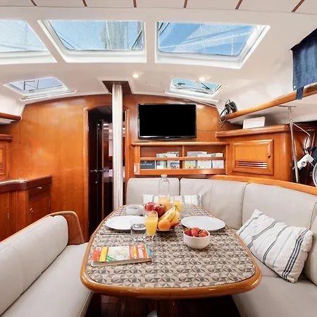 Pato Lucas Sail Boat