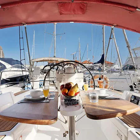 Pato Lucas Sail Boat Botel *