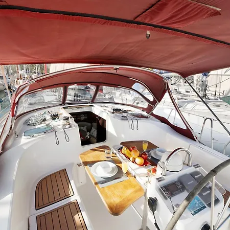 Pato Lucas Sail Boat Hotel na wodzie *