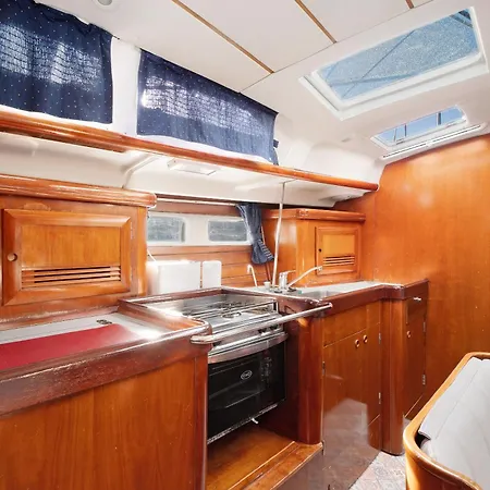 Pato Lucas Sail Boat Botel *