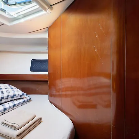 Hotel na wodzie Pato Lucas Sail Boat