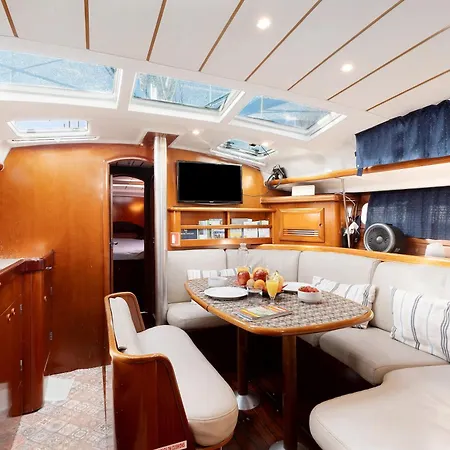 Pato Lucas Sail Boat *