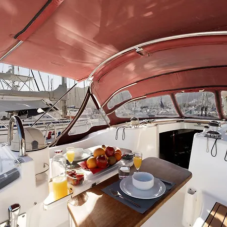 Hotel na wodzie Pato Lucas Sail Boat *